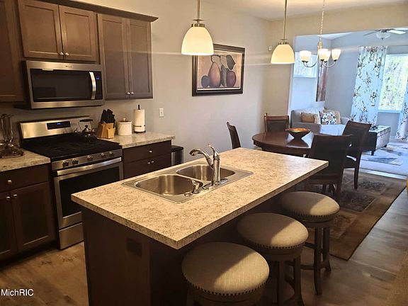 4th image of 3685 Merriville Ct SE