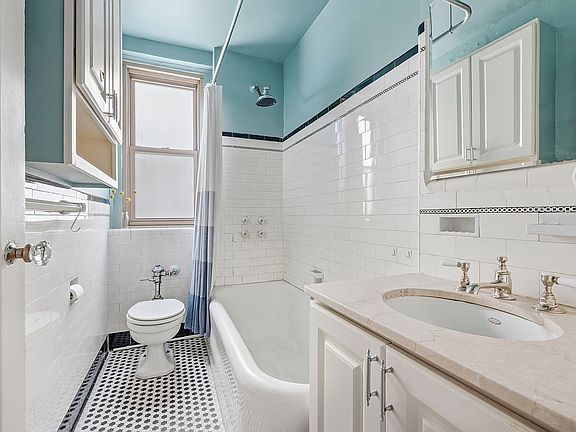 5th image of 145 W 79th St APT 10D