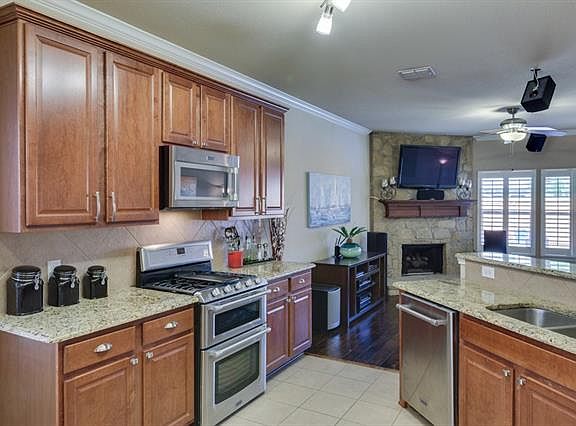 3rd image of 3004 Glenoaks Dr