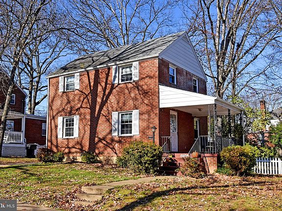 3rd image of 4743 Arlington Blvd