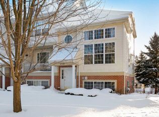 779 Pheasant Trl, Saint Charles, IL 60174