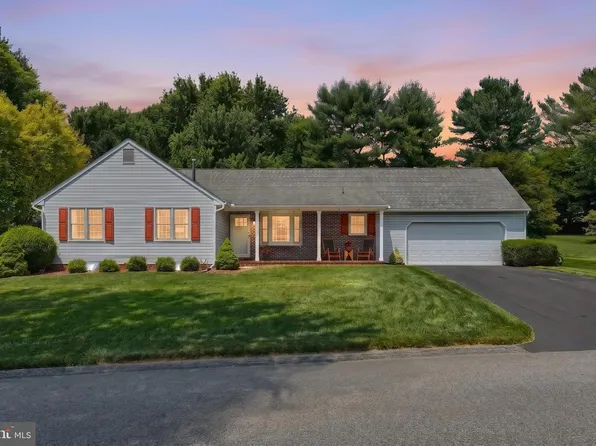 6 S Shaffer Dr, New Freedom, PA 17349