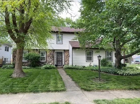 706 Ashton Ln S, Champaign, IL 61820