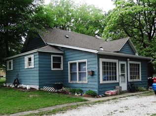 1017 E Booth St, Centralia, MO 65240