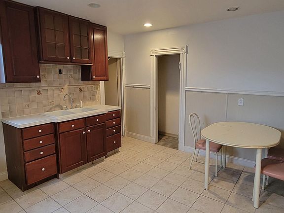5th image of 1142 Academy St Floor 2