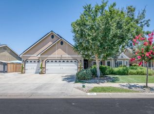 451 W Everglade Ave, Clovis, CA