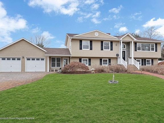 2nd image of 2153 Spruce Dr