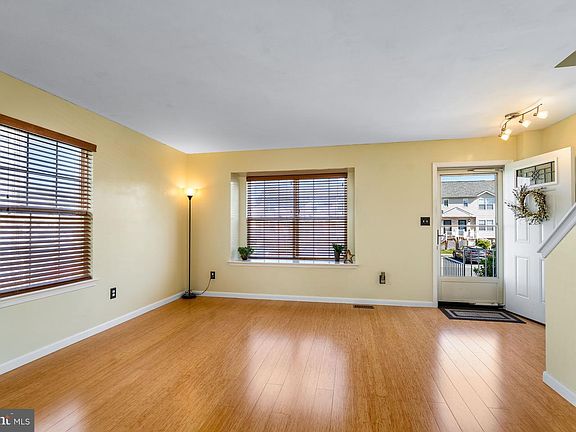 5th image of 127 Rosie Dr