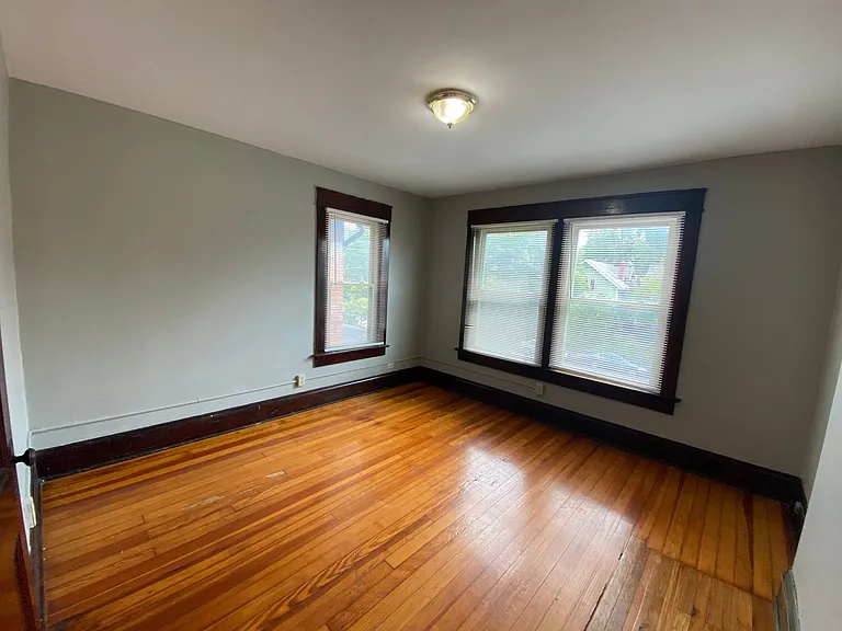 Summit St 2355-2357 MLR — Photo 10