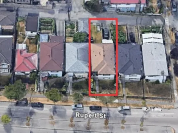 3041 Rupert St, Vancouver, BC V5M 3V1
