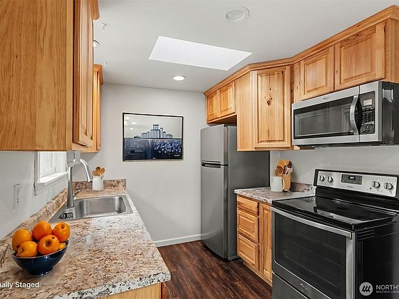 4th image of 19309 65th Street E
