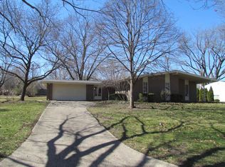2718 Country Club Ter, Rockford, IL