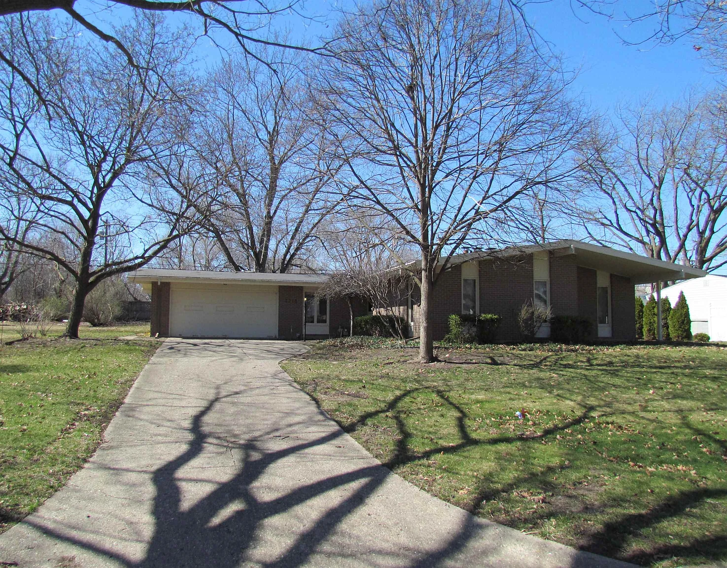 2718 Country Club Ter photo 1
