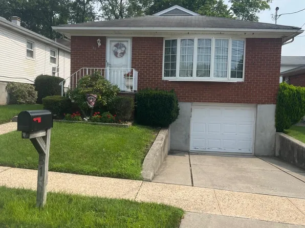81 Spratt Ave, Staten Island, NY 10306