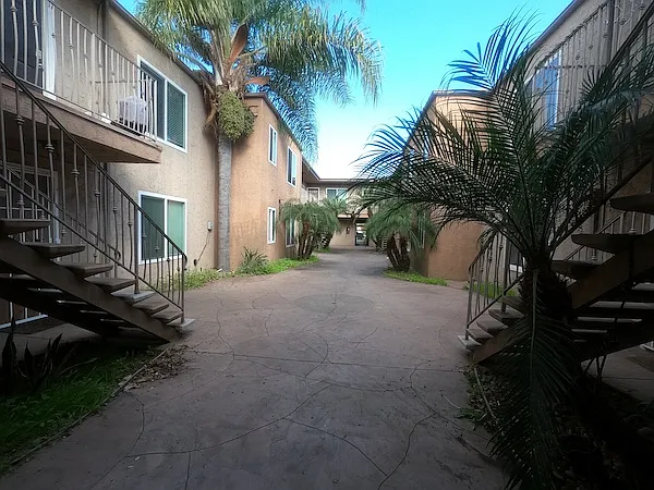 1472 Iris Ave #1 — Photo 22