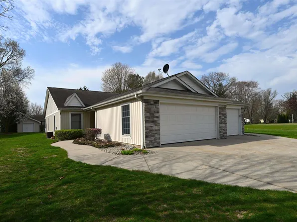 263 E Galbreath Dr, Winamac, IN 46996