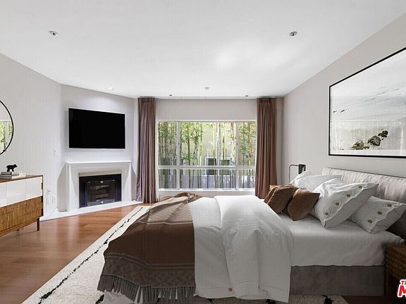 5th image of 575 S Barrington Ave APT 101
