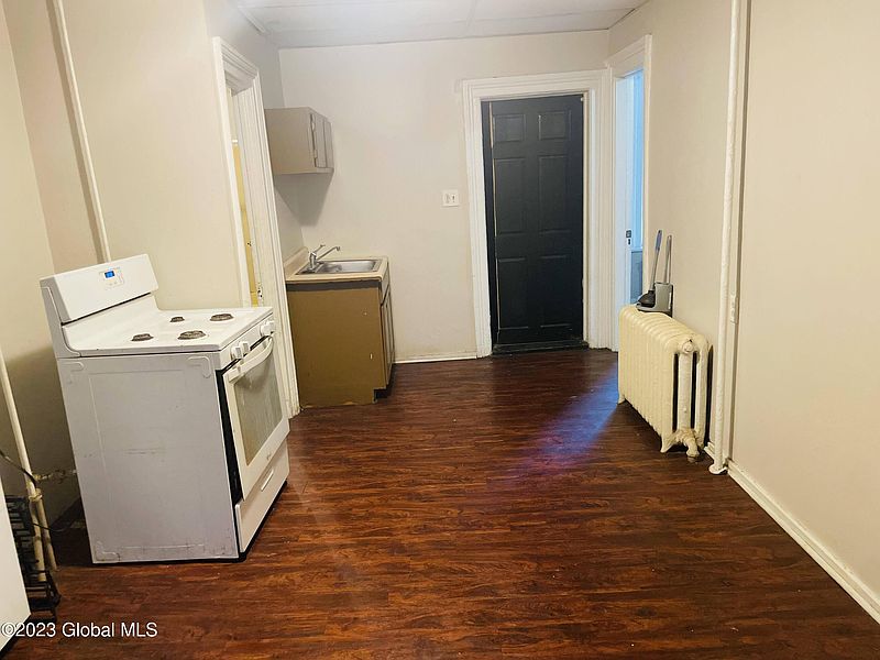 4th image of 178 N Lake Avenue