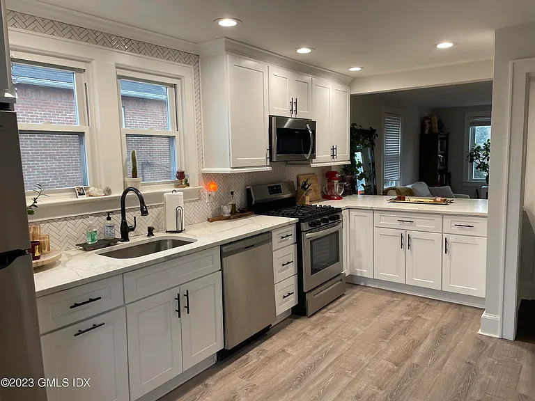 60 Weaver St #2 — Photo 4