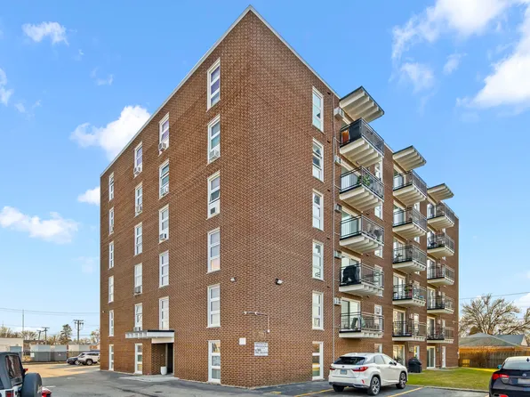 7229 W Higgins Ave Unit 101, Chicago, IL 60656