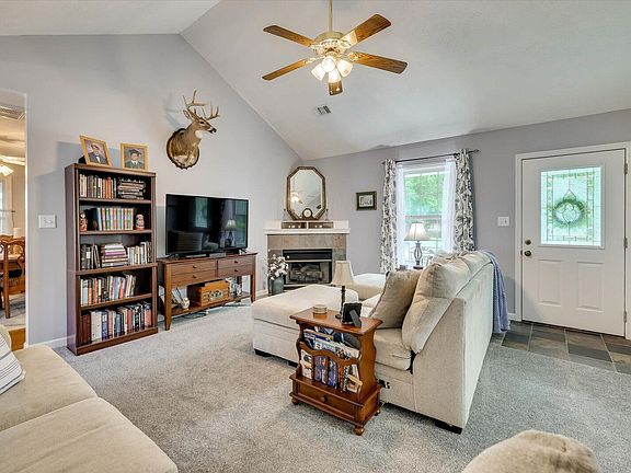 4th image of 3838 Summerhill Ave