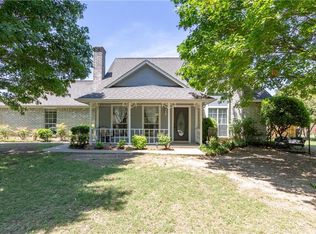 109 Suburban Dr, Ovilla, TX 75154