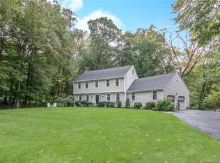 137 Whiting Pond Rd, Fairfield, CT 06824