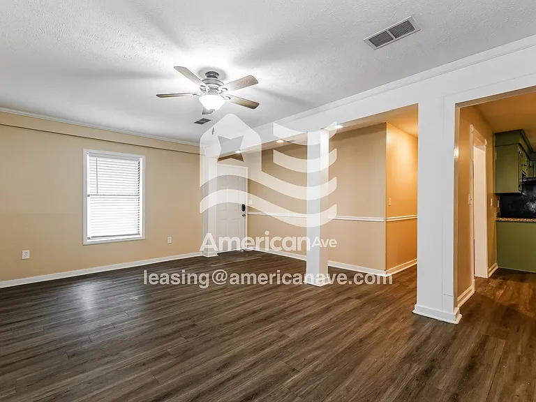 697921_003_living_room_3.jpg