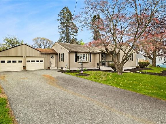 2nd image of 200 Glen Dr