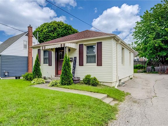 3rd image of 34 Saint Clair Ave