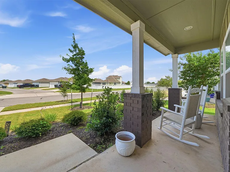 641 Running Creek Dr — Photo 2