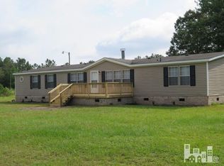 722 N Pine St, Roseboro, NC 28382