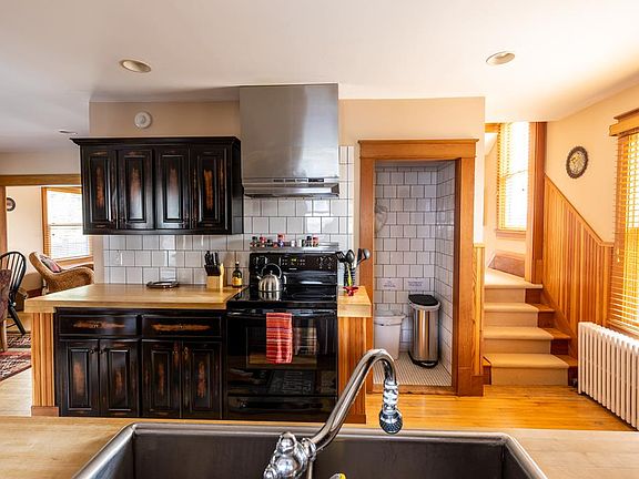 2nd image of 118 Greenwood St