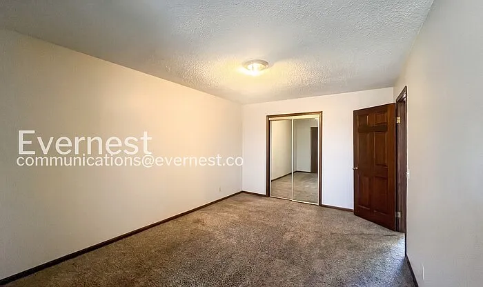 2356 S Crysler Ave — Photo 10