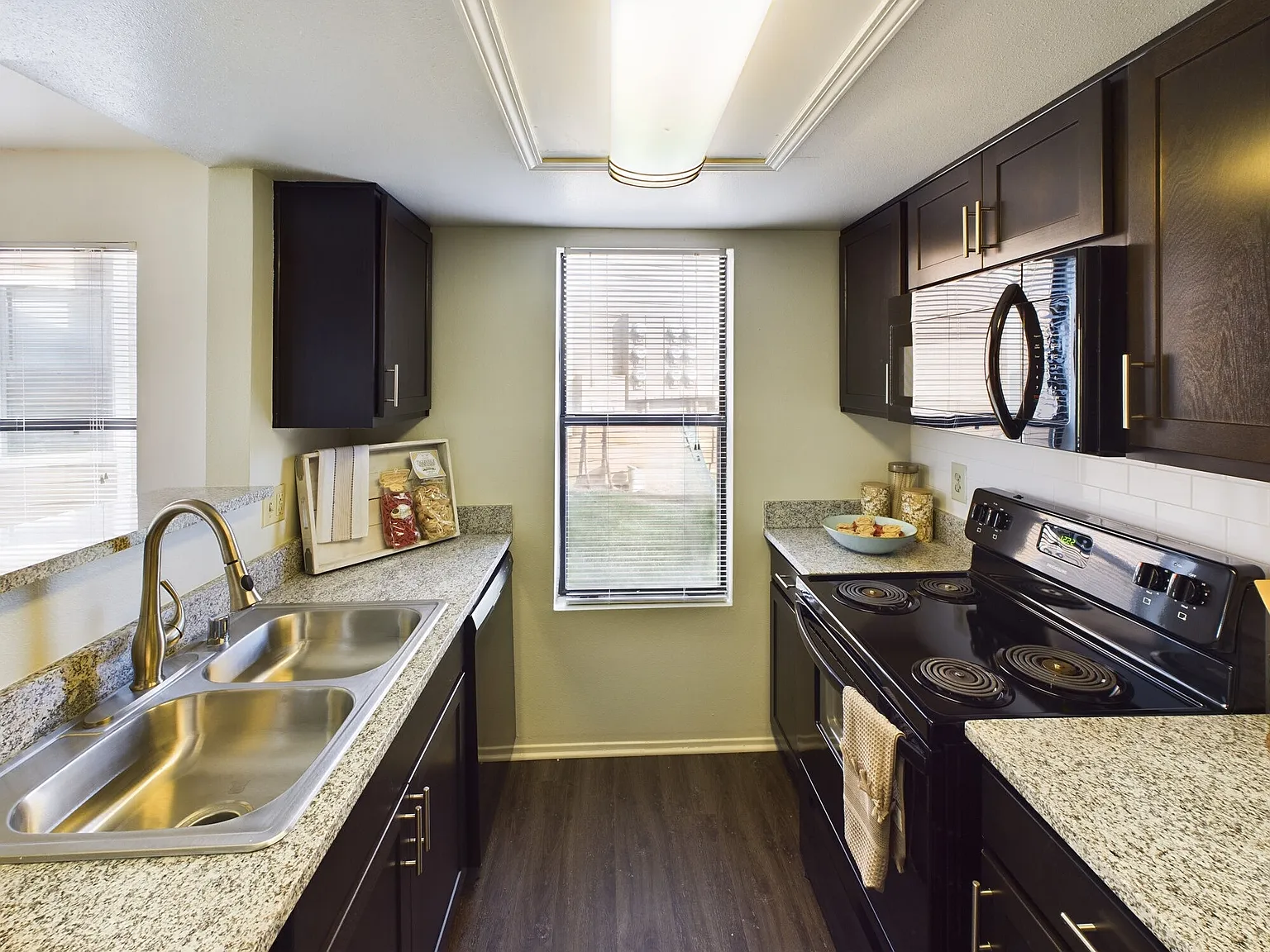 Stoney Brooke Apartments — Photo 1