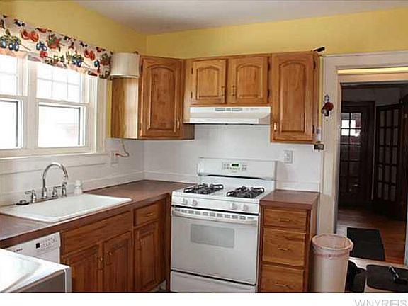 5th image of 1076 Cayuga Dr