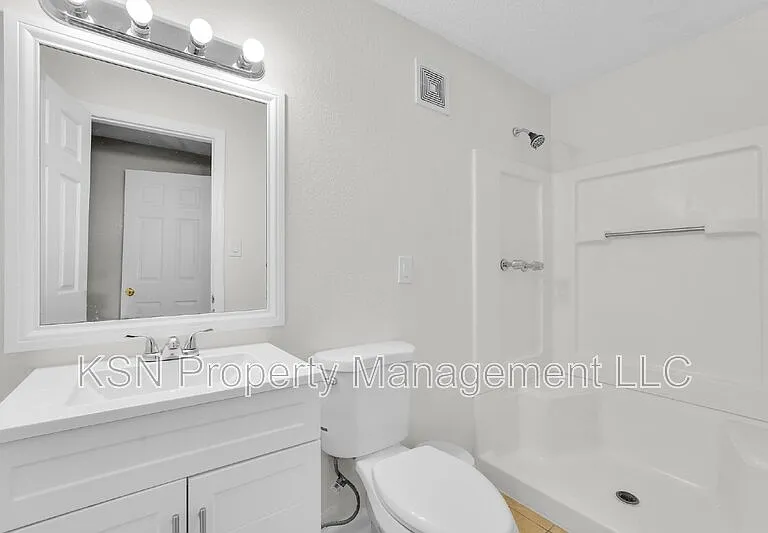 117 Windsor Rd — Photo 44
