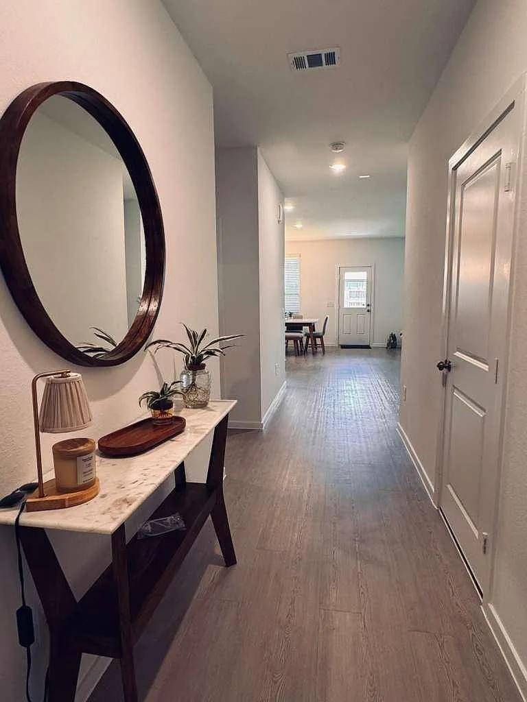 4 bed, 3.0 bath, 2355 sqft, $3,500 — Photo 2