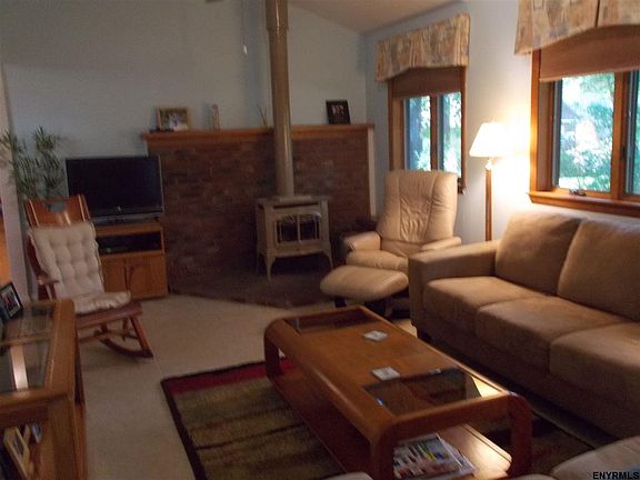 5th image of 16 Northwood Dr