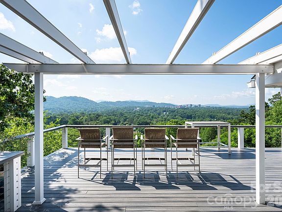 2nd image of 38 Lookout Rd