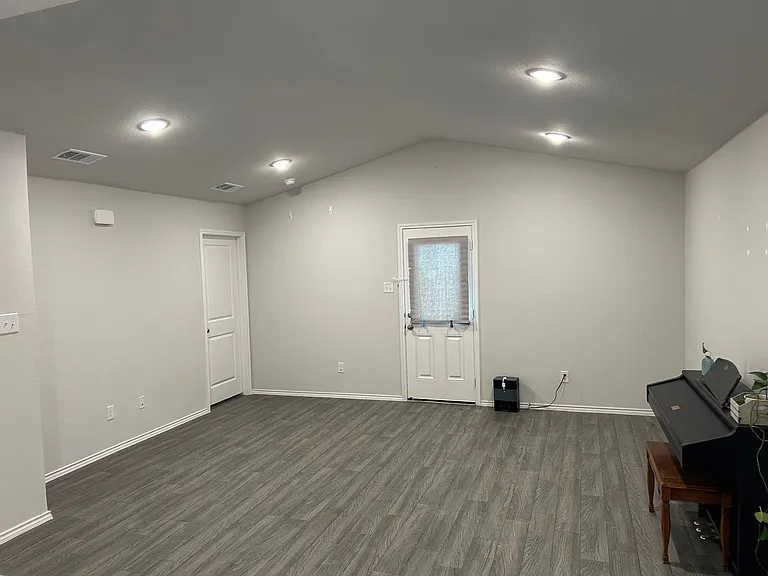 602 Clear Creek Ct — Photo 2