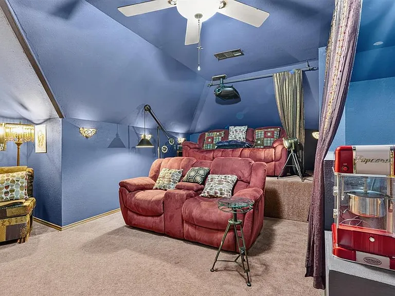2335 Highlands Creek Rd — Photo 32
