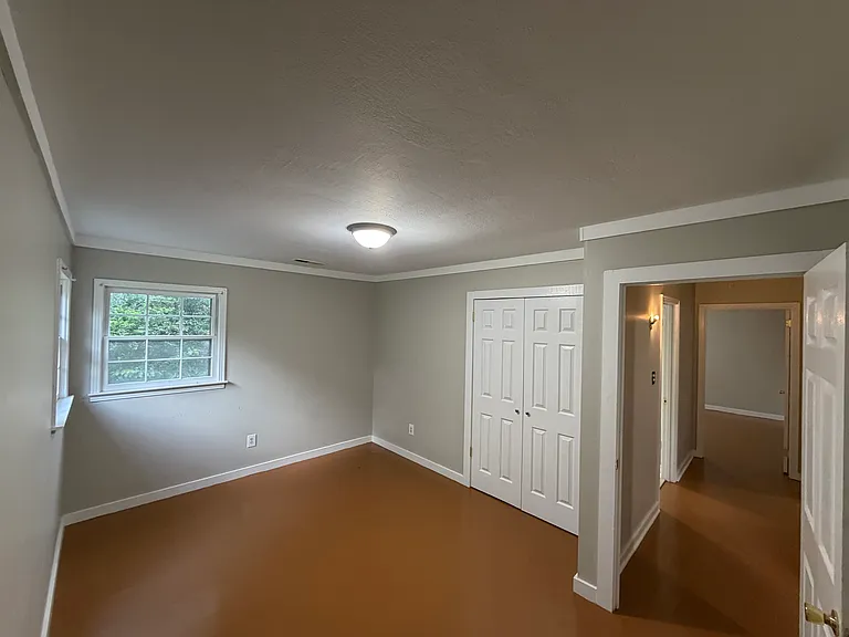 2627 Oakview Dr — Photo 5