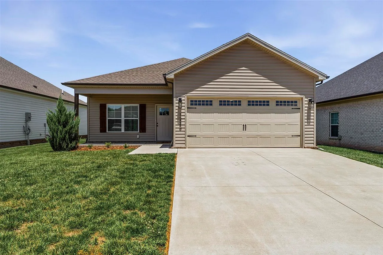 3 bed, 1319 sqft, $1,850 — Photo 1