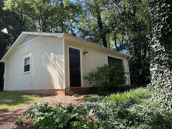 24' square detached building