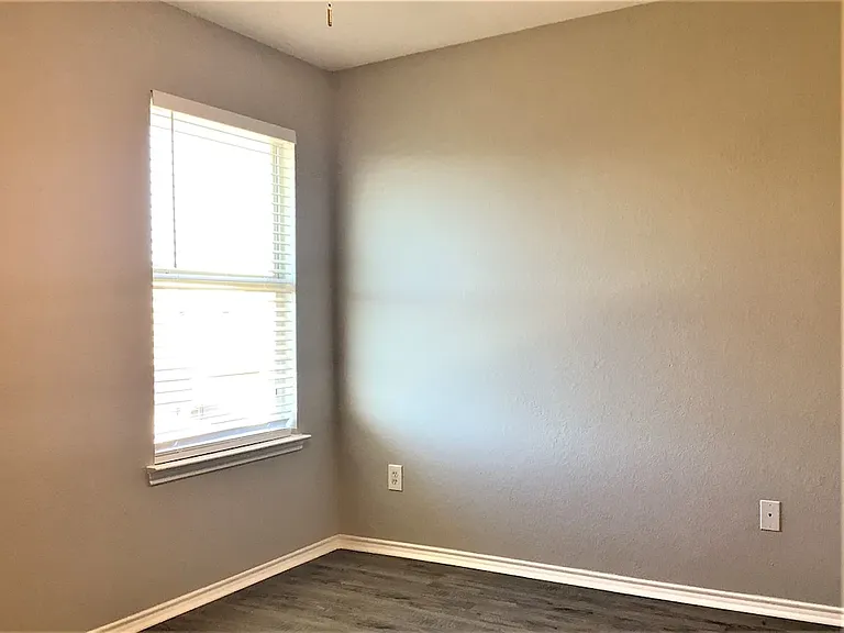 629 Duke Dr — Photo 15
