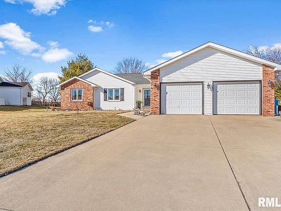 3rd image of 145 Parkway Dr