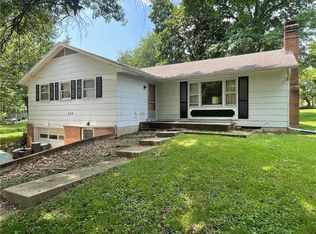 204 9th Ave S, Greenwood, MO 64034