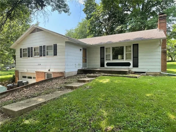 204 9th Ave S, Greenwood, MO 64034