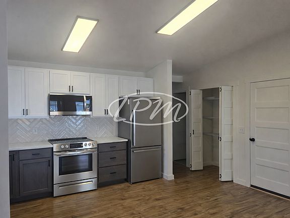2nd image of 950 E Lunceford Ln #1